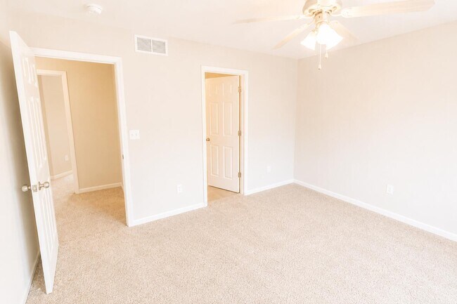 Building Photo - 4005 Snowy Owl Dr