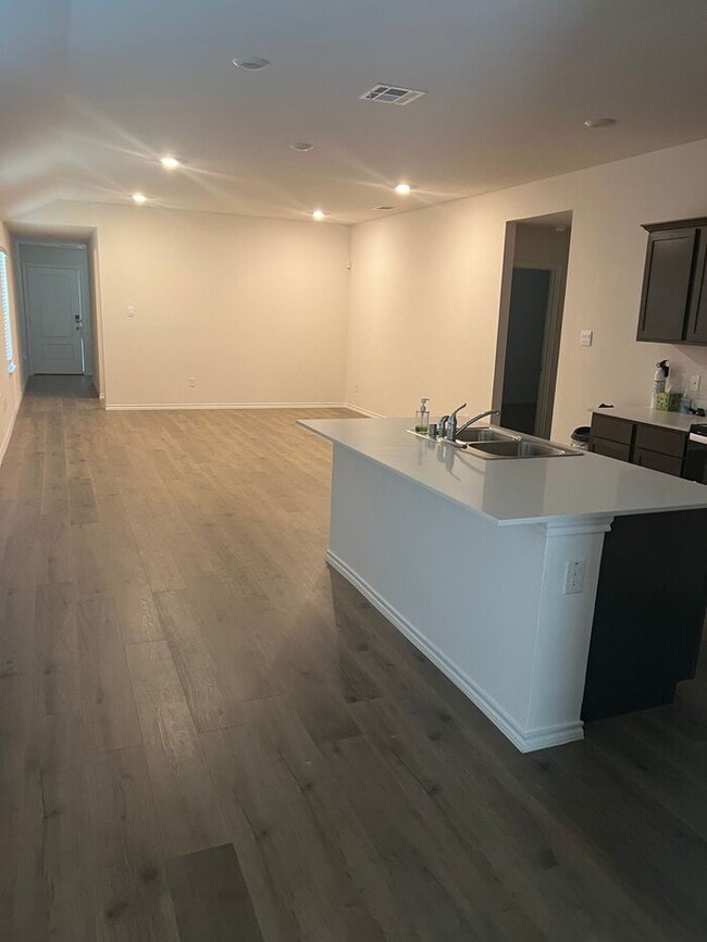 Building Photo - 3BR SFR w/ Island Kitchen in Magnolia (Josephine)