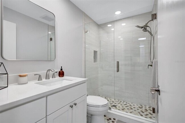 Building Photo - 1600 1st Ave W