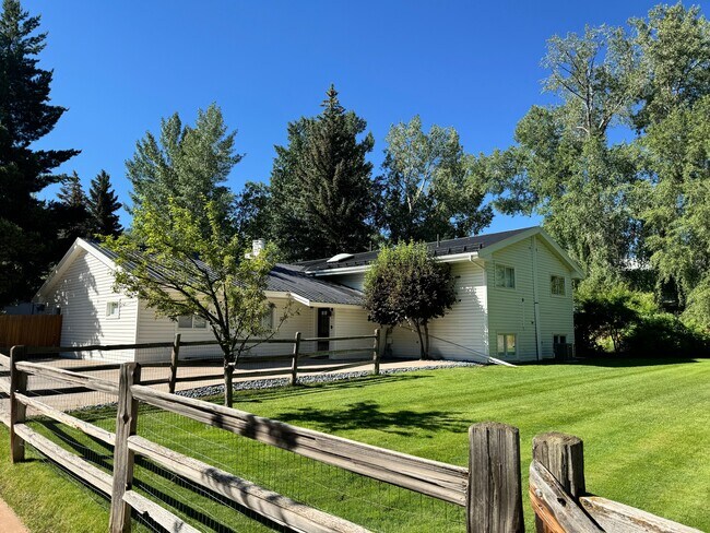 Building Photo - 1220 Alta Vista St
