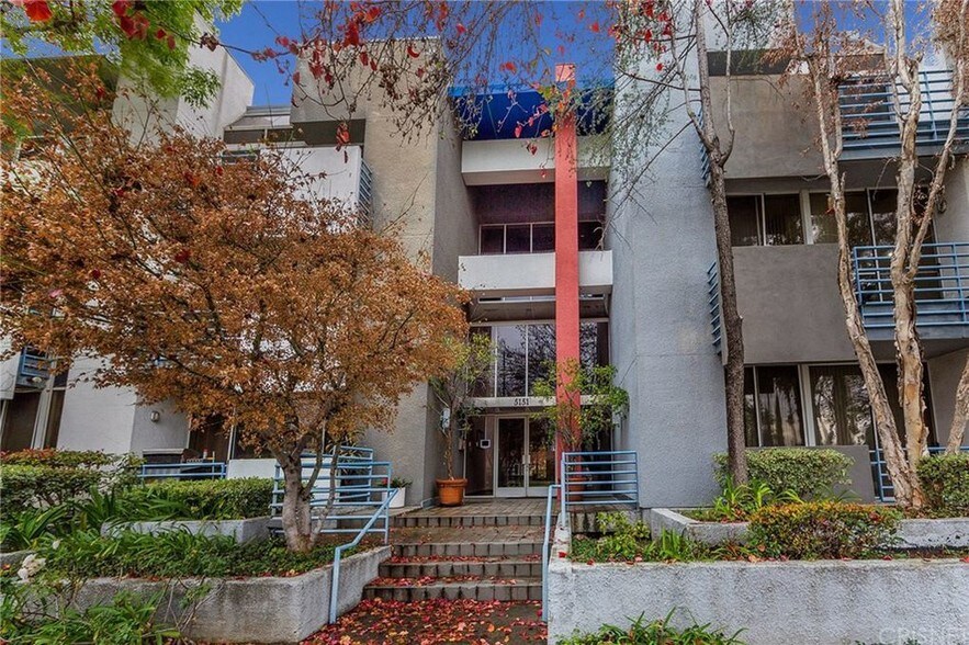 Building Photo - 5151 Balboa Blvd