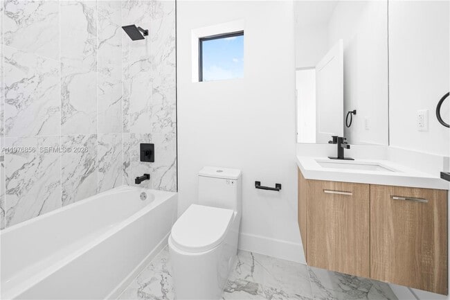 Building Photo - 526 SW 2nd St