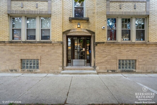 Building Photo - 3250 N Linder Ave