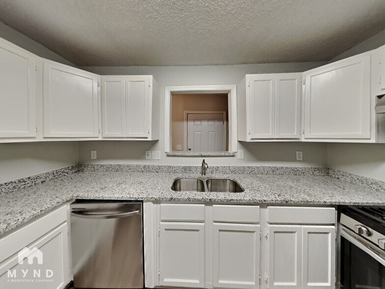 Building Photo - 1729 E Red Bird Ln
