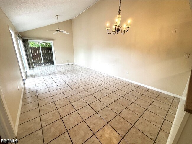 Building Photo - 5660 Foxlake Dr