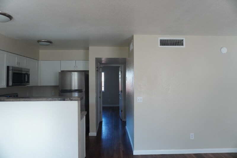 Building Photo - 3953 N Palm Grove Dr