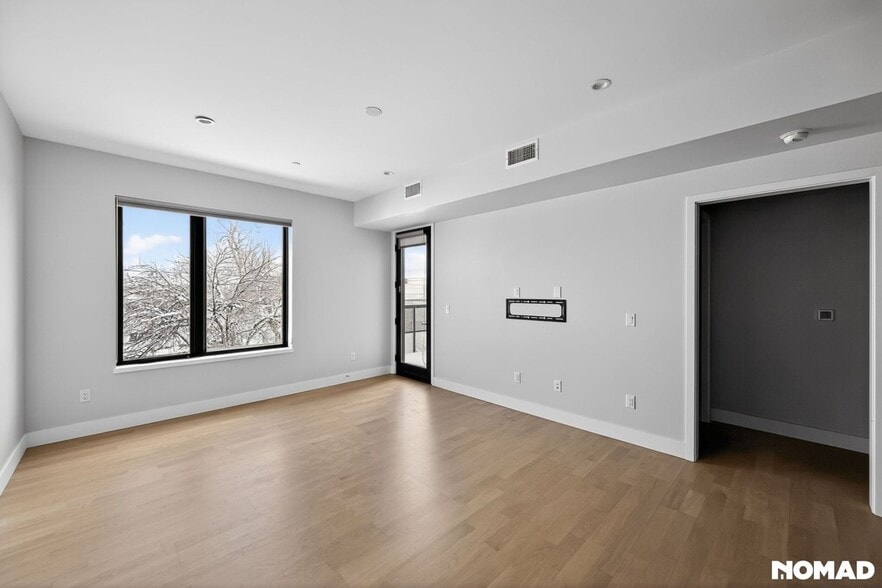 Building Photo - 2718 Pine St