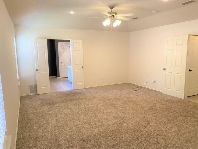 Building Photo - **BEAUTIFUL WESTCHESTER PARK HOME**