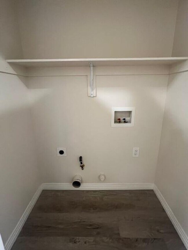 Building Photo - 4905-4907 Douvan Court