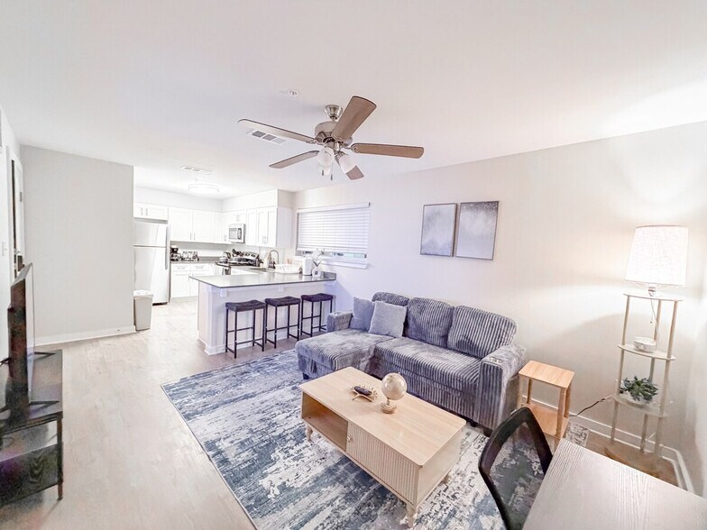 Building Photo - 1450 N Hwy 360