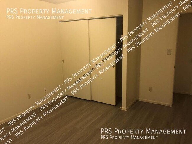 Building Photo - 5309 S River Dr