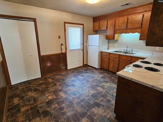 Building Photo - 3904 Persimmon St