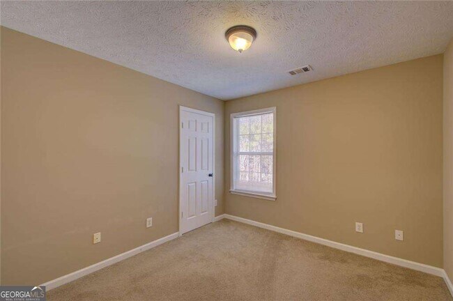 Building Photo - 2820 Northcliff Dr