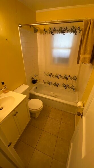 Building Photo - 104 Broce Dr