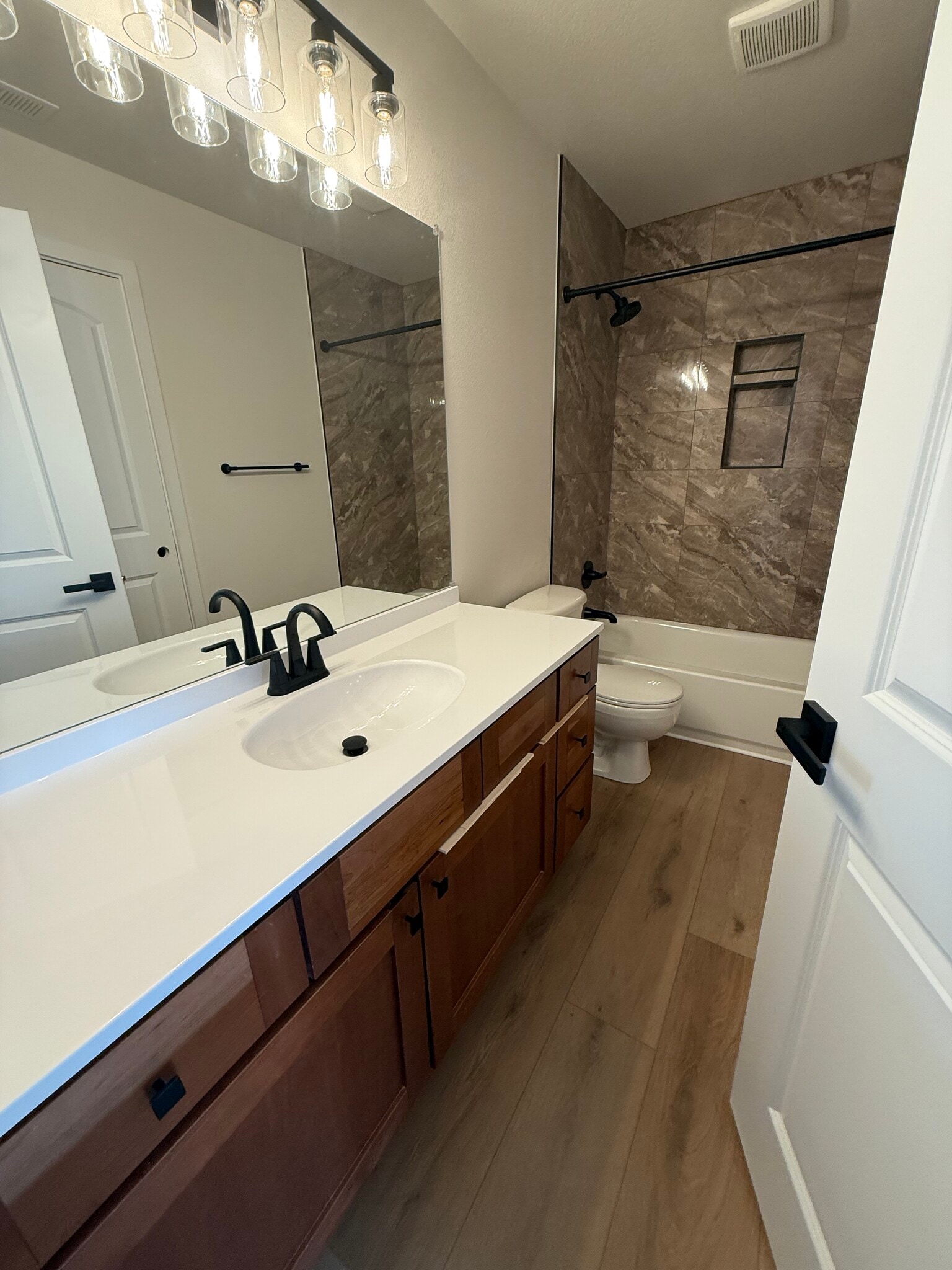 Main upstairs bathroom - 1033 Northeast Kayak Loop