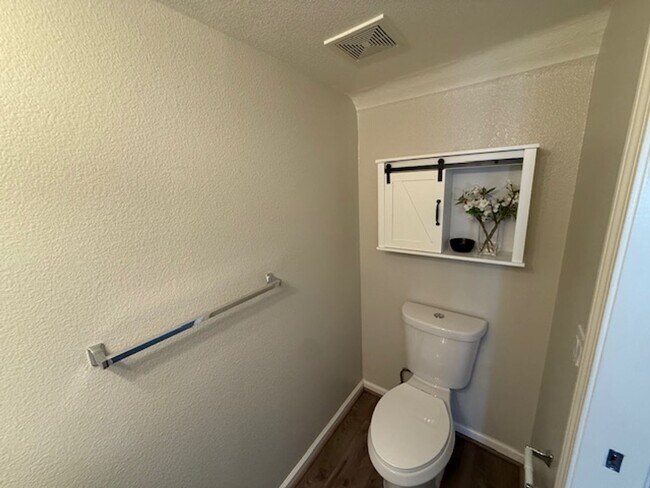 Building Photo - BACK ON MARKET: 2-Bedroom Martinez Townhom...