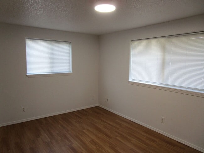 Building Photo - *PRICE IMPROVEMENT* 2 Bedroom Duplex Near ...
