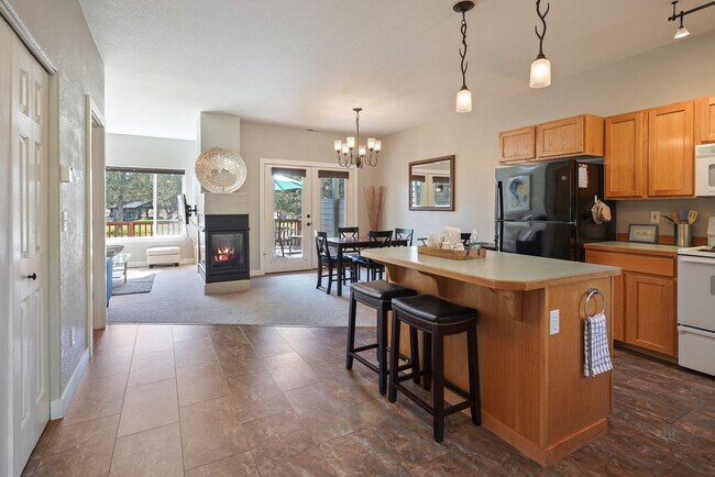 Building Photo - 1084 Golden Pheasant Dr