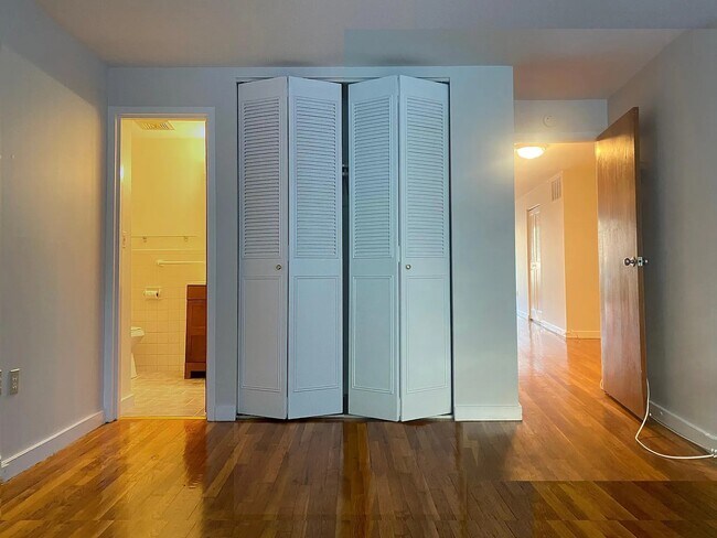 Building Photo - 160 Fairfield Woods Rd