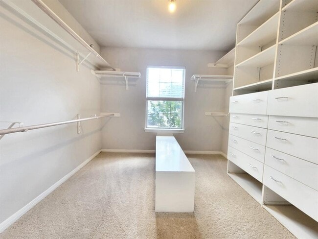 Building Photo - 613 Deercreek Ln