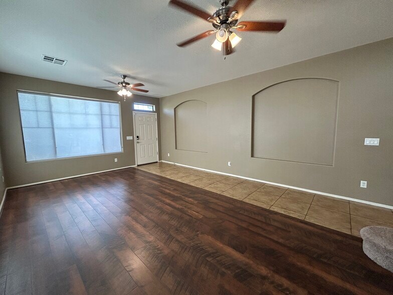 Building Photo - 3161 S Southwind Dr