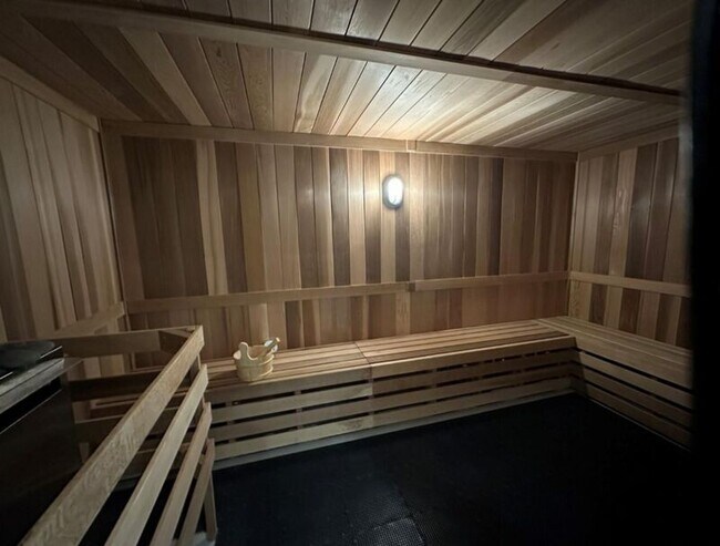 Building Photo - 1500 Rycroft St