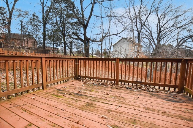 Building Photo - Pet Friendly Three Bedroom!