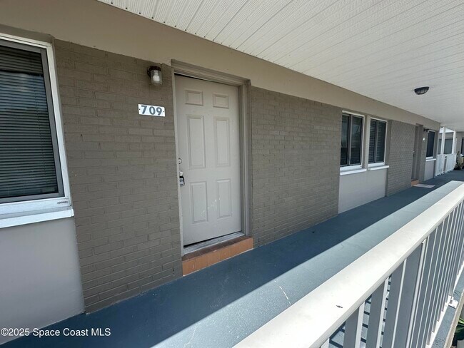 Building Photo - 800 N Fiske Blvd