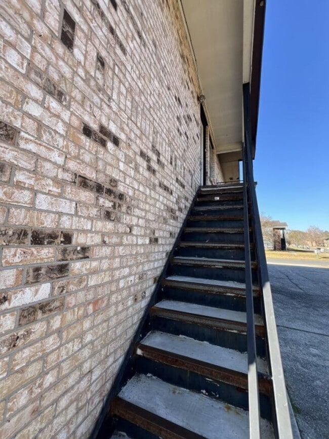 Building Photo - Weston St.