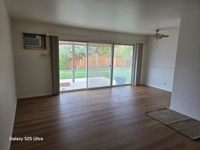 Building Photo - 3979 Mulberry Dr