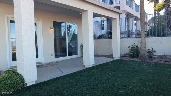 Building Photo - 720 Viola Cir
