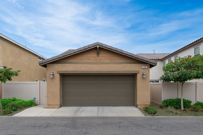 Building Photo - Beautifully Maintained 3 Bed, 2.5 Bath Home in Prime RiverPark Location