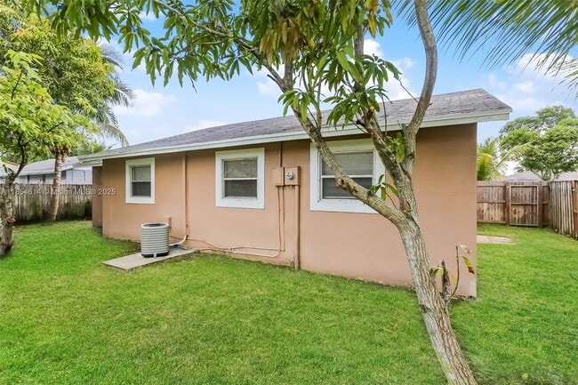 Building Photo - 8170 SW 6th Ct