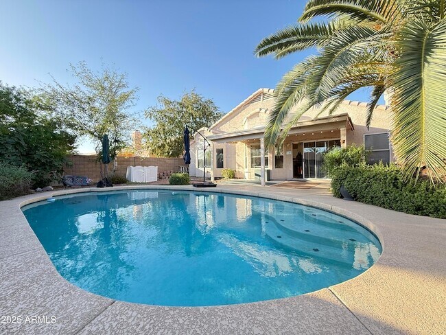 Building Photo - 5057 E Delta Ave