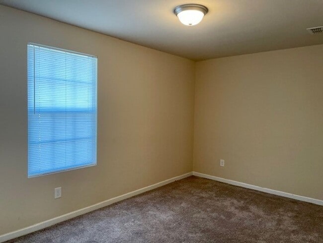 Building Photo - 308 Dill Ln