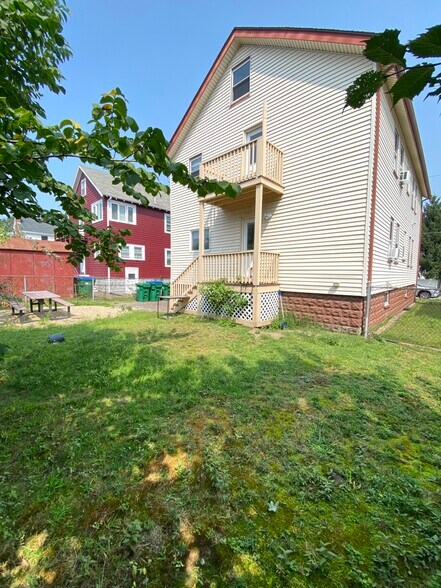 Building Photo - 117 Burget Ave