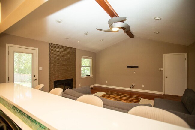 Building Photo - 8607 Linda Ln