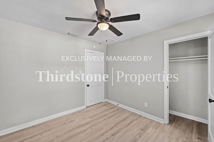 Building Photo - 4554 Crescent St