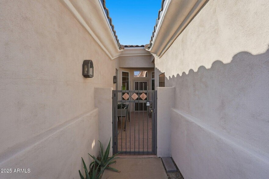 Building Photo - 1747 E Northern Ave