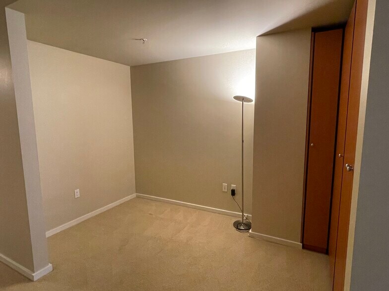 Building Photo - 81 Clay St