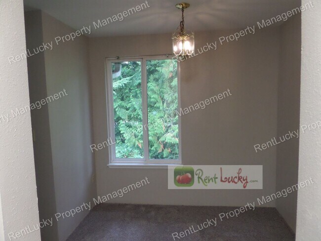Building Photo - Cute & Updated 1-Bedroom Condo in Convenie...