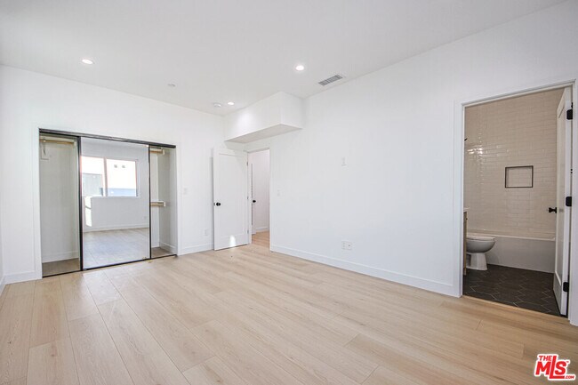 Building Photo - 11736 Gilmore St