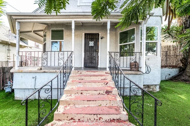 Building Photo - 1510 E Cesar E Chavez Ave