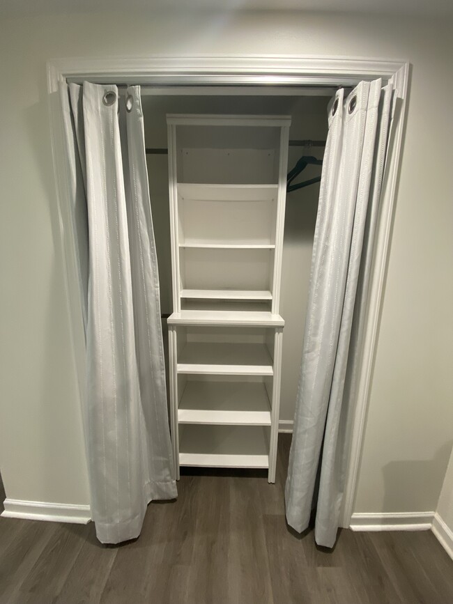 Bedroom closet - 1267 Wynford Colony SW