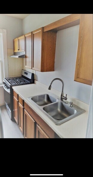 Building Photo - 272 Mt Pleasant St