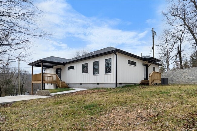 Building Photo - 13734 Canal St