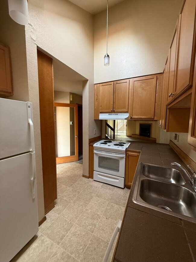 Building Photo - 3131 Bell Dr