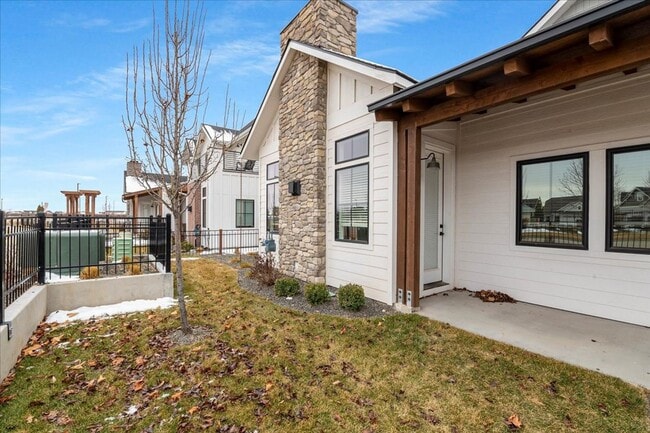 Building Photo - 6642 N Asissi Ln