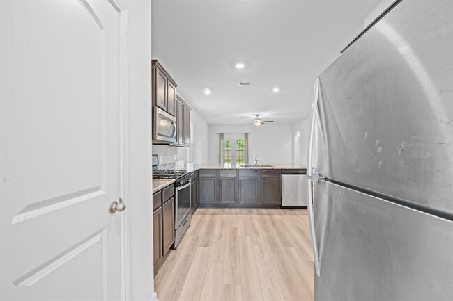Building Photo - 569 Amberwood Pk Dr