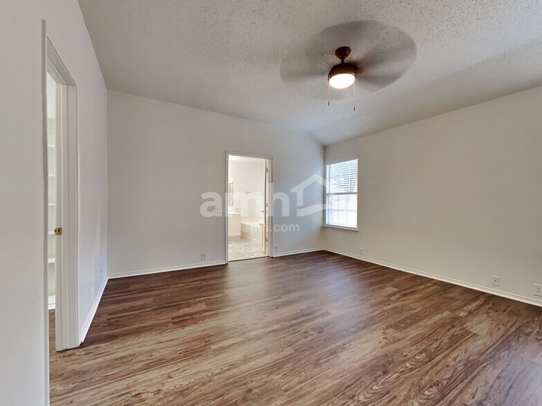 Building Photo - 8520 Auburn Dr